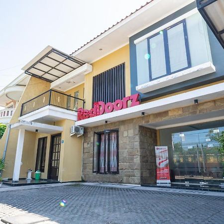 RedDoorz Syariah near Marvel City Mall 2 Surabaya Bagian luar foto