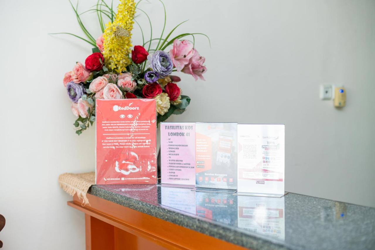 RedDoorz Syariah near Marvel City Mall 2 Surabaya Bagian luar foto