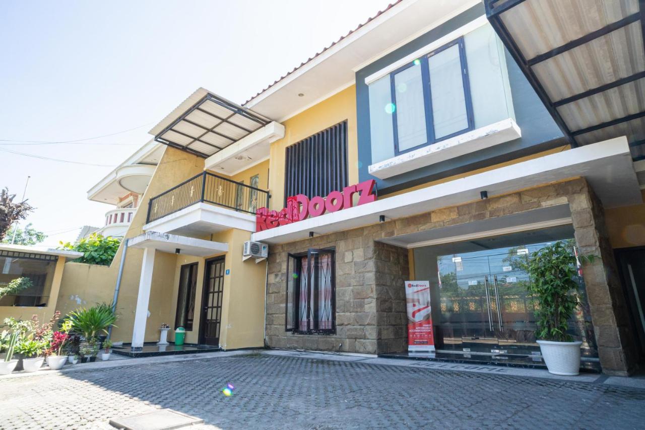 RedDoorz Syariah near Marvel City Mall 2 Surabaya Bagian luar foto