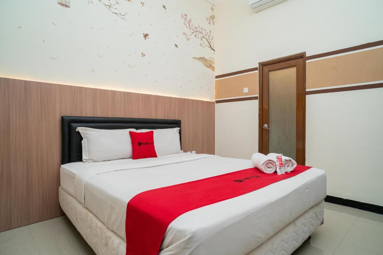 RedDoorz Syariah near Marvel City Mall 2 Surabaya Bagian luar foto