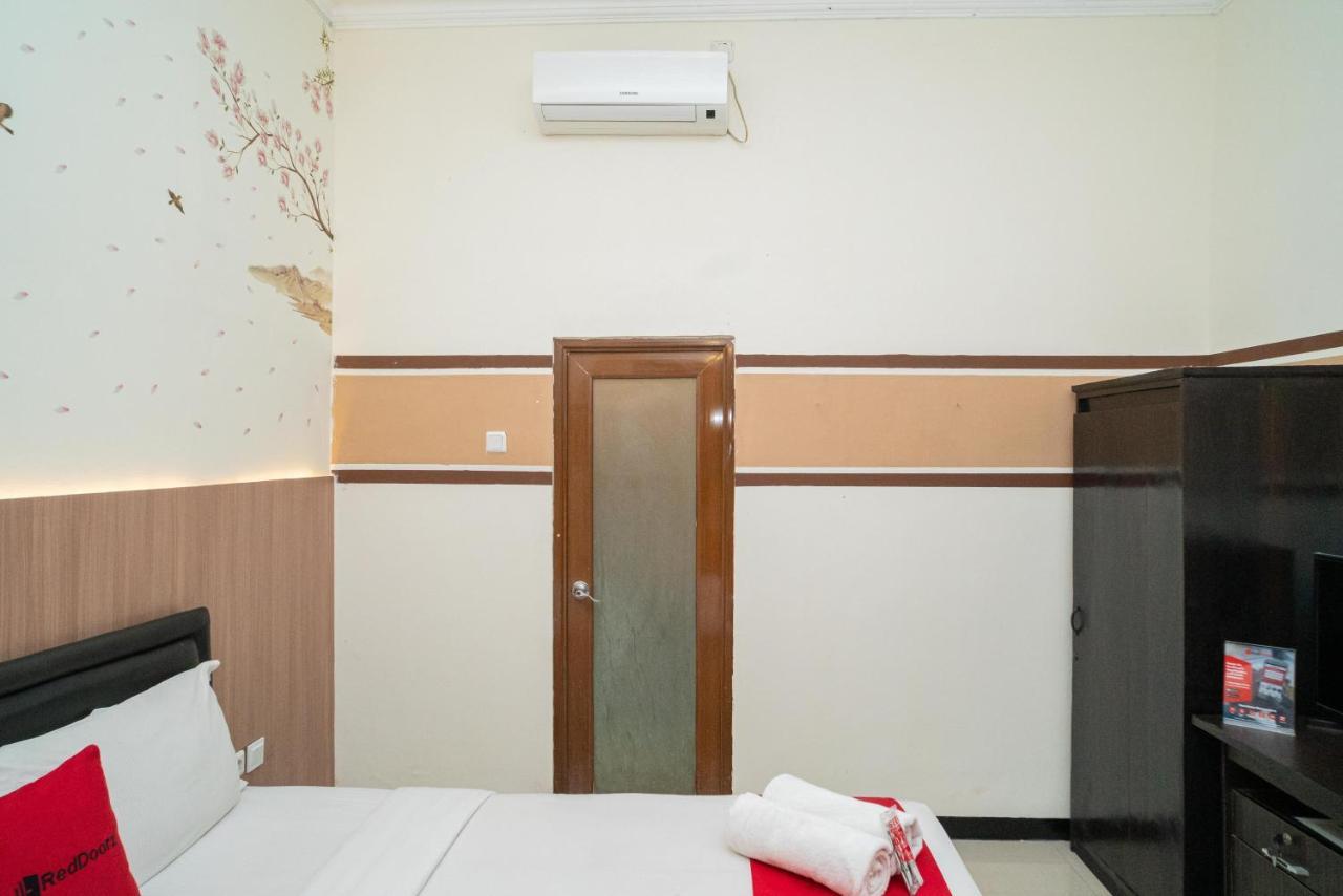 RedDoorz Syariah near Marvel City Mall 2 Surabaya Bagian luar foto