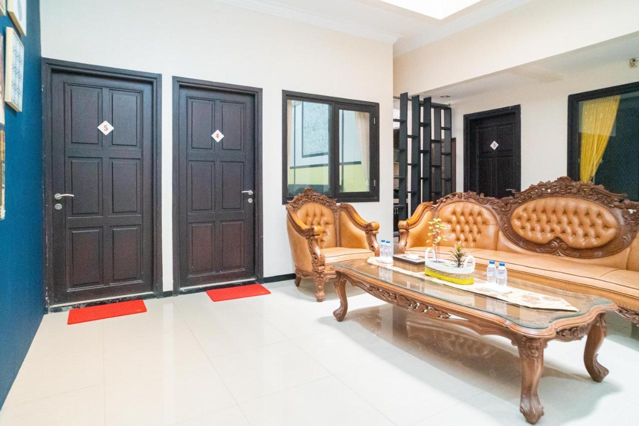 RedDoorz Syariah near Marvel City Mall 2 Surabaya Bagian luar foto