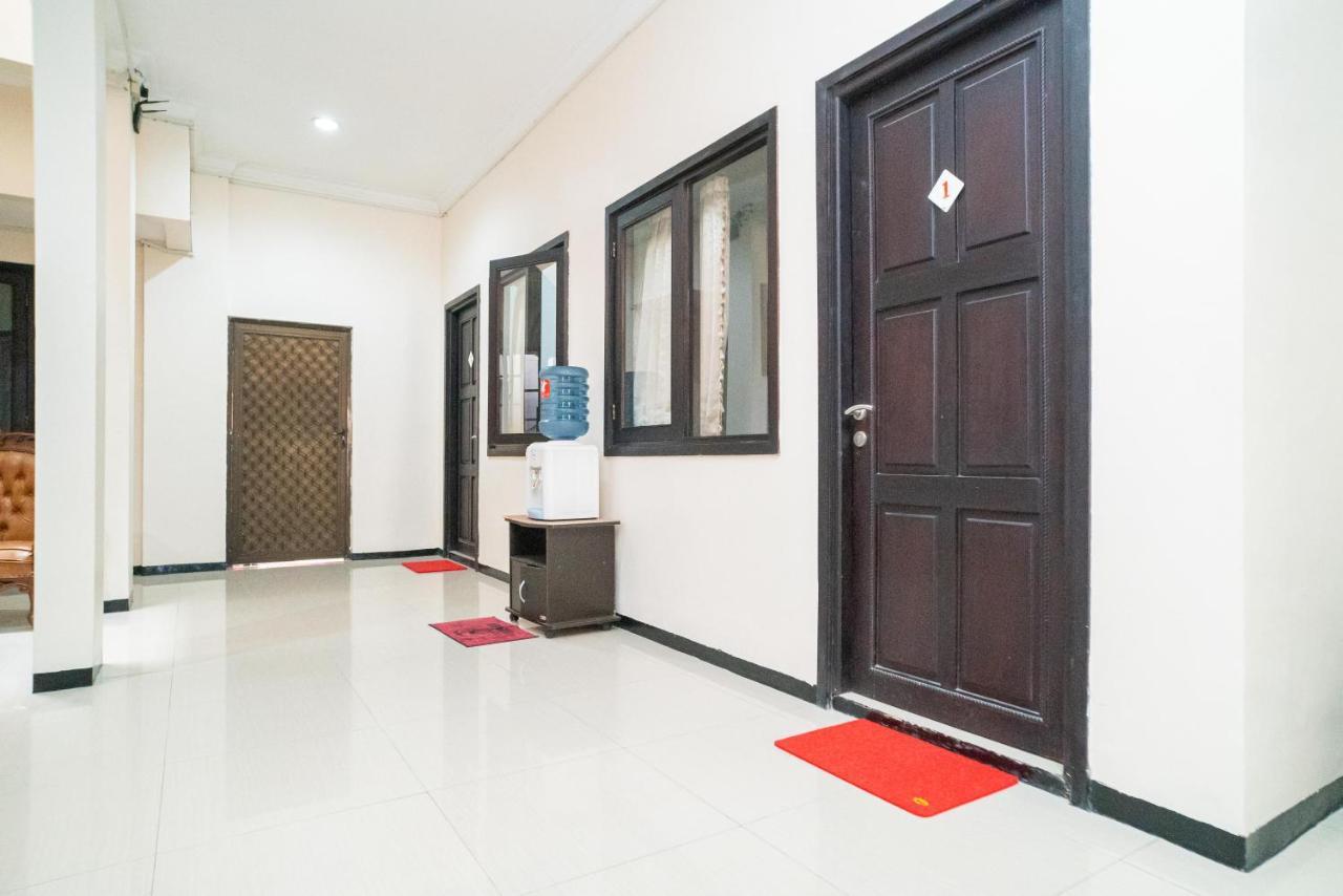 RedDoorz Syariah near Marvel City Mall 2 Surabaya Bagian luar foto