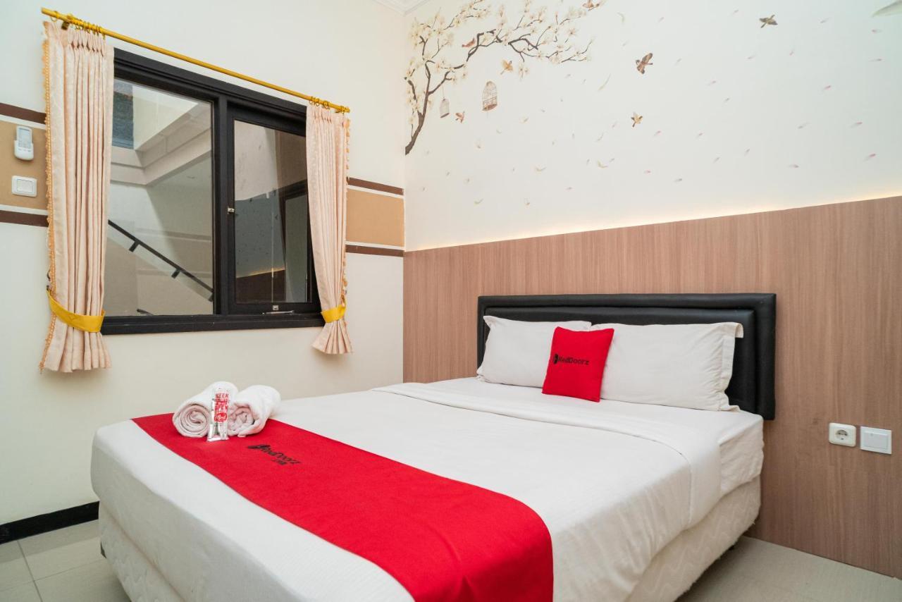 RedDoorz Syariah near Marvel City Mall 2 Surabaya Bagian luar foto