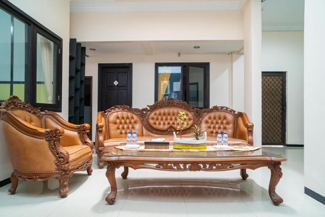 RedDoorz Syariah near Marvel City Mall 2 Surabaya Bagian luar foto