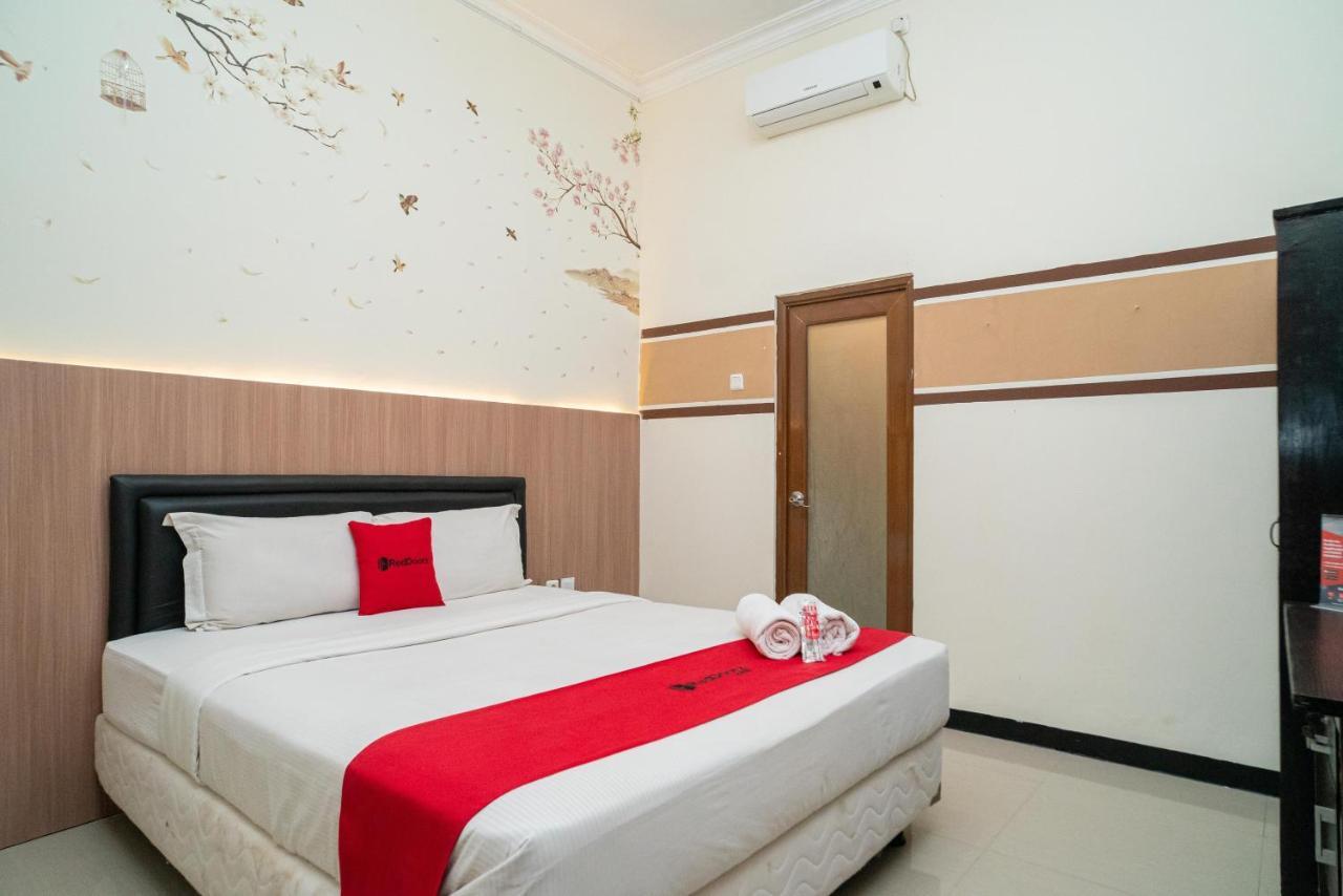 RedDoorz Syariah near Marvel City Mall 2 Surabaya Bagian luar foto