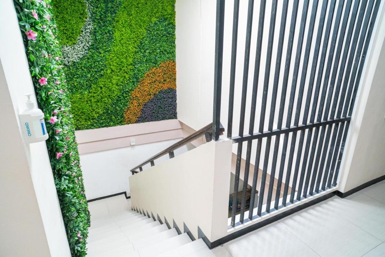 RedDoorz Syariah near Marvel City Mall 2 Surabaya Bagian luar foto