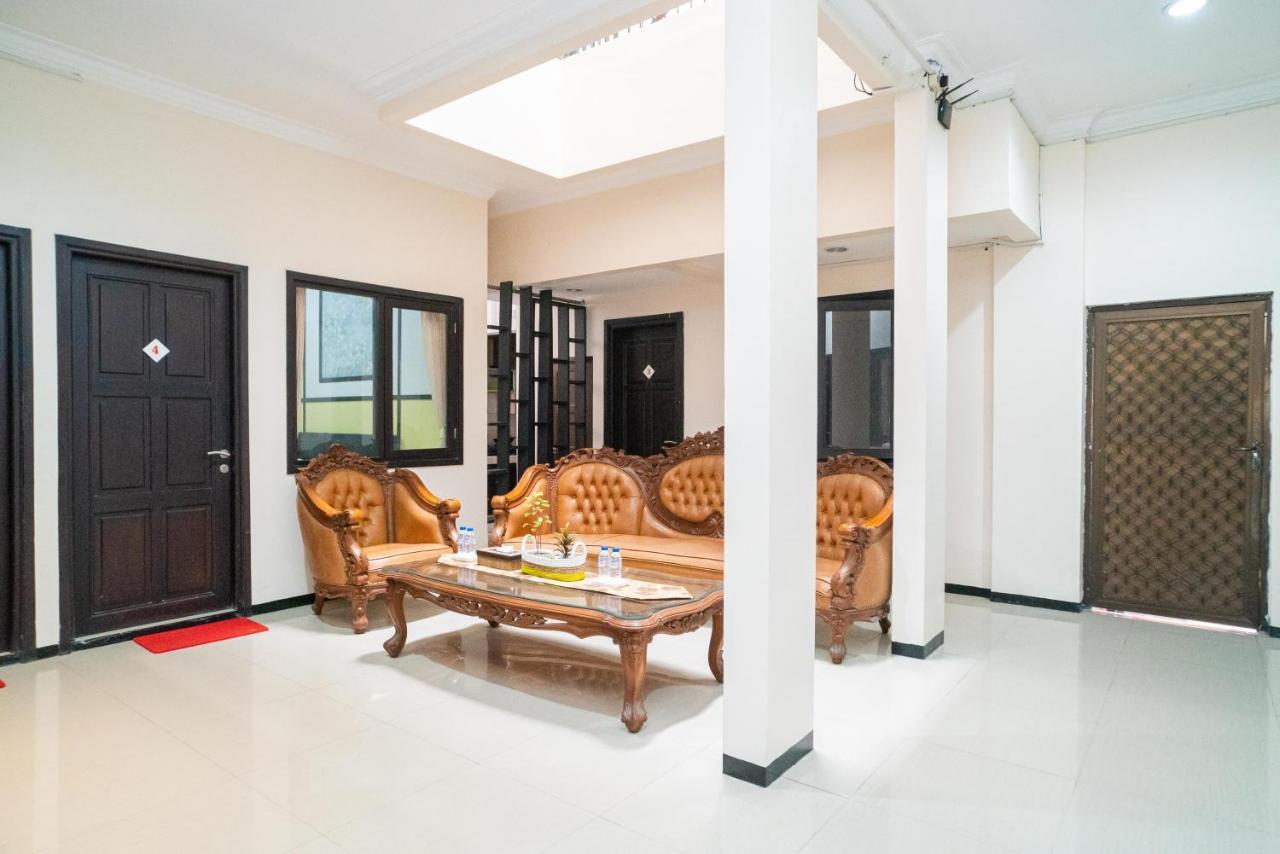 RedDoorz Syariah near Marvel City Mall 2 Surabaya Bagian luar foto