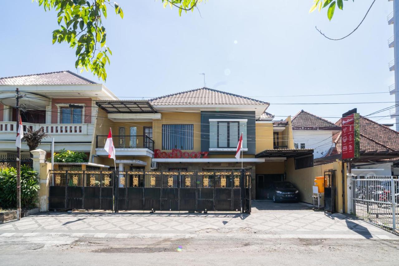 RedDoorz Syariah near Marvel City Mall 2 Surabaya Bagian luar foto